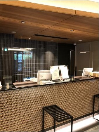 飛沫感染防止のためアクリルスクリーンを設置しました